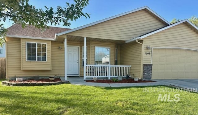 view of front of house with a porch, an attached garage, driveway, and a front yard