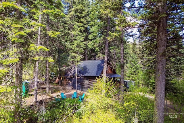 1221 Fox Rd, Cascade, ID 83611 - view of yard featuring a view of trees and an outbuilding