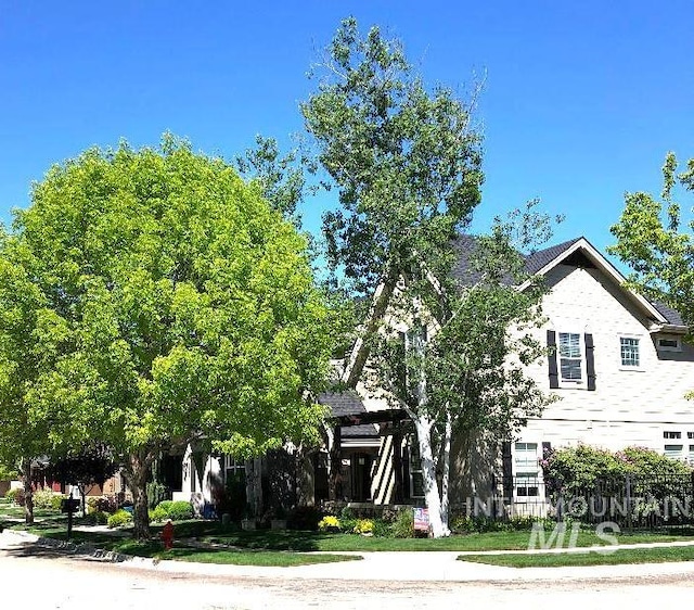 view of front facade