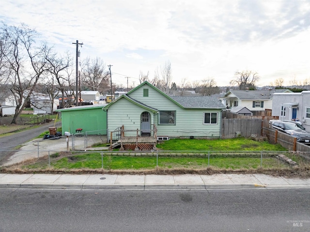 view of front of home featuring a front lawn