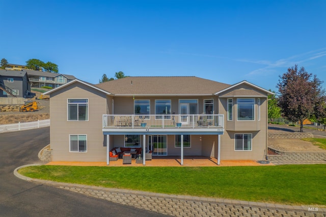 2570 Reservoir Rd, Clarkston, WA 99403 - back of house with an outdoor hangout area, a patio, and a yard