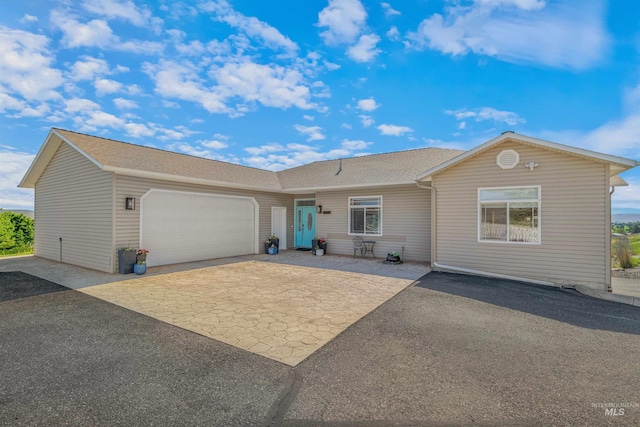 2570 Reservoir Rd, Clarkston, WA 99403 - ranch-style house with asphalt driveway and a garage