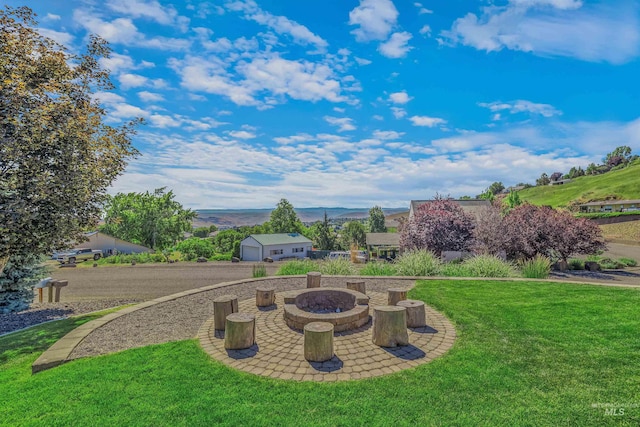2570 Reservoir Rd, Clarkston, WA 99403 - view of grassy yard featuring an outdoor fire pit and a mountain view