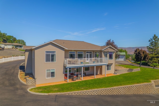 2570 Reservoir Rd, Clarkston, WA 99403 - back of house featuring a lawn, a patio area, a mountain view, and outdoor lounge area