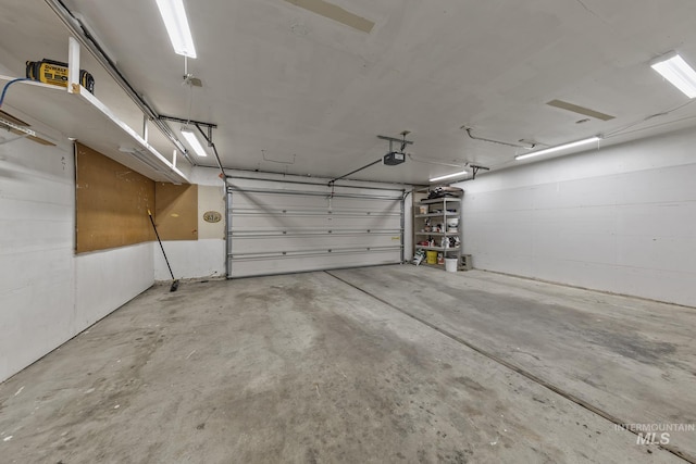 5132 S Council Bluffs Way, Boise, ID 83716 - garage featuring a garage door opener