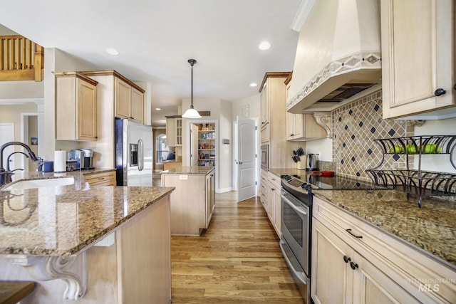 3408 Ridgeline Dr, Kimberly, ID 83341 - kitchen featuring custom range hood, stainless steel appliances, a kitchen island, a sink, and light wood-style floors
