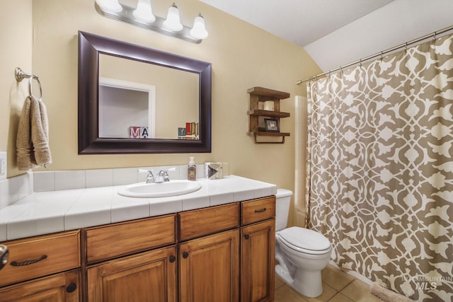 3408 Ridgeline Dr, Kimberly, ID 83341 - full bath with tile patterned flooring, vanity, lofted ceiling, toilet, and a shower with shower curtain