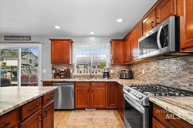 4226 E Tahiti St, Meridian, ID 83646 - kitchen with stainless steel appliances, a sink, light wood-style floors, backsplash, and recessed lighting