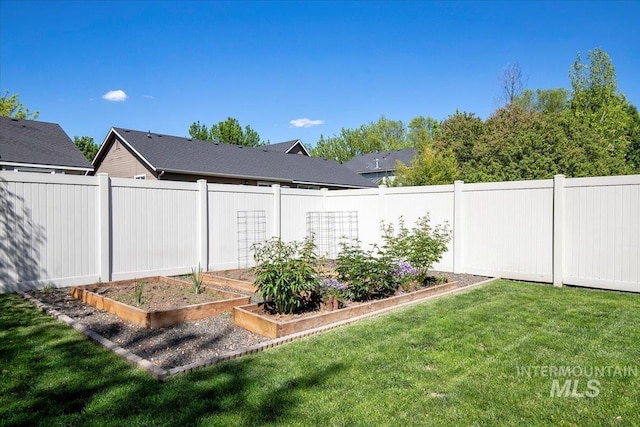 4226 E Tahiti St, Meridian, ID 83646 - view of yard featuring a garden