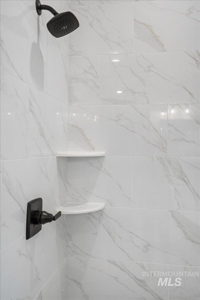 5801 W Escalante, Eagle, ID 83616 - interior details with a shower