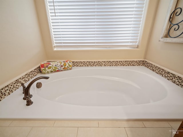 bathroom featuring a washtub