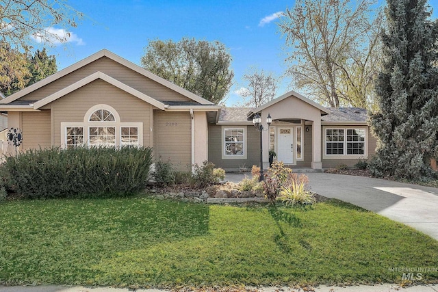 view of front of property with a front yard