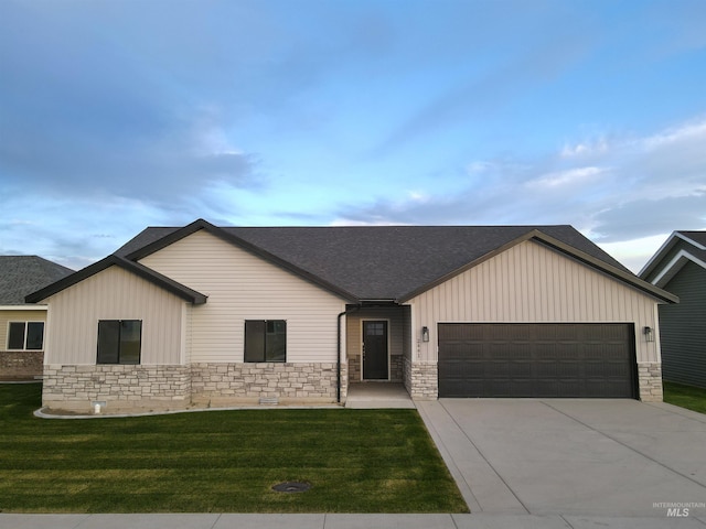 view of front of property featuring a front lawn and a garage