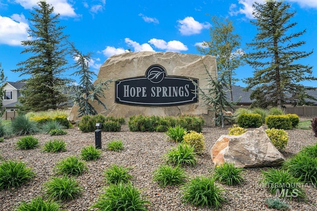 view of community / neighborhood sign