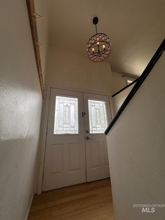 812 Thompson Ave, Nyssa, OR 97913 - entryway featuring a chandelier and light wood-style flooring