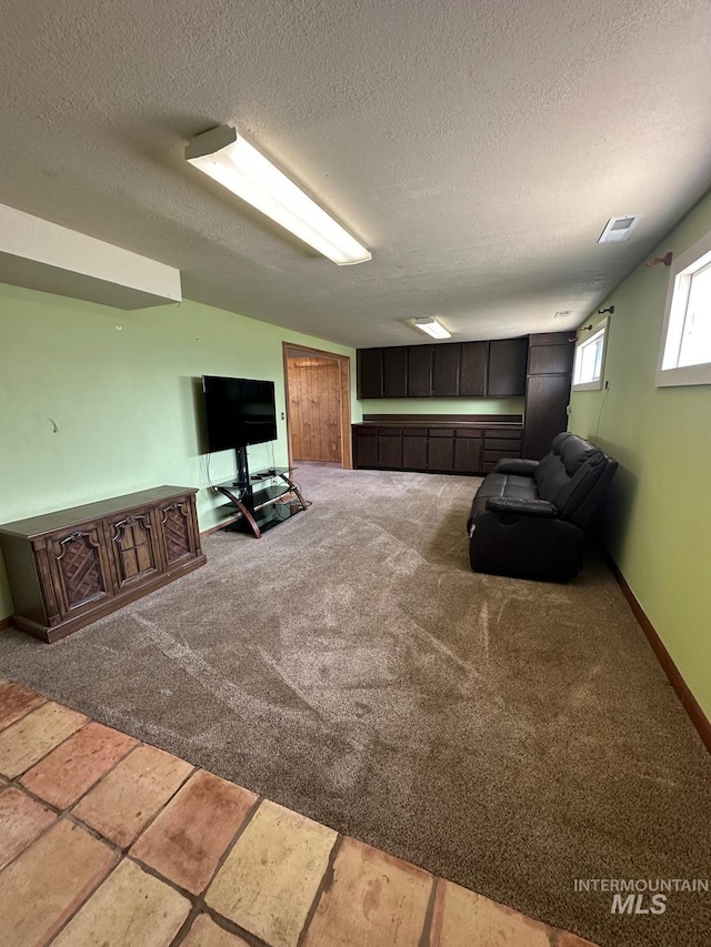 812 Thompson Ave, Nyssa, OR 97913 - living area with a textured ceiling and baseboards
