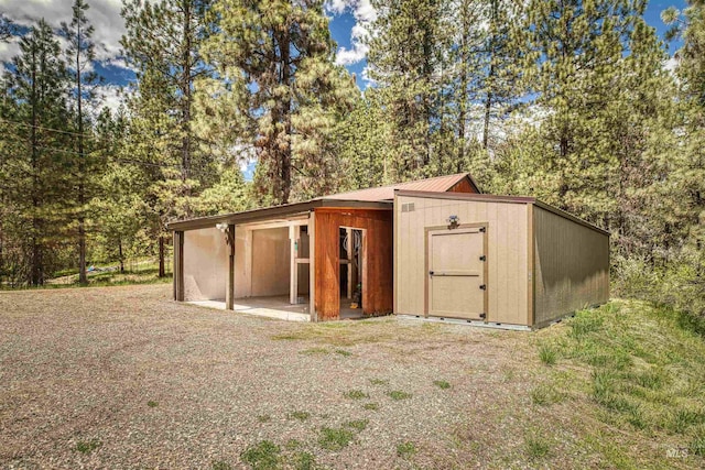 view of outdoor structure featuring an outdoor structure
