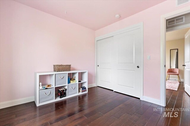 4680 N Maplestone Ave, Meridian, ID 83646 - bedroom featuring dark wood finished floors, baseboards, and a closet