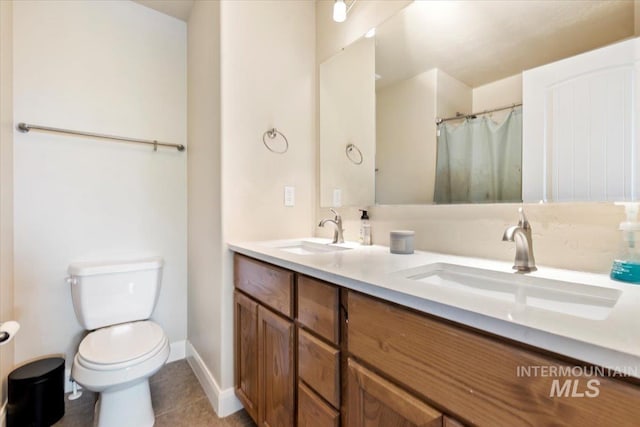 4680 N Maplestone Ave, Meridian, ID 83646 - full bathroom featuring toilet, tile patterned floors, double vanity, baseboards, and curtained shower