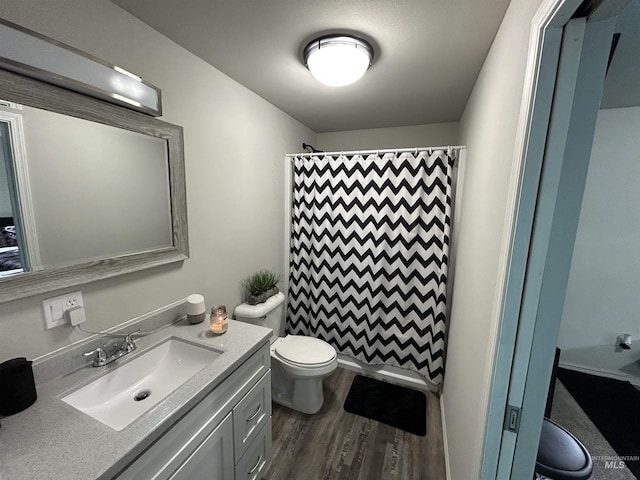 139 119th St, Orofino, ID 83544 - full bathroom featuring toilet, curtained shower, vanity, and wood finished floors