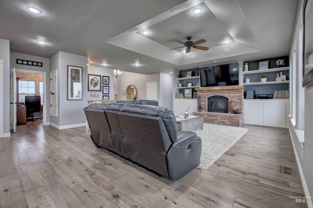 3330 E 4050 N, Twin Falls, ID 83301 - living room featuring visible vents, baseboards, a raised ceiling, a ceiling fan, and light wood-style flooring