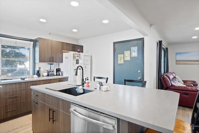 kitchen with sink, light wood-type flooring, dishwasher, and an island with sink