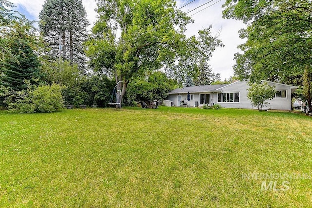 1021 E 5th St, Moscow, ID 83843 - view of green lawn