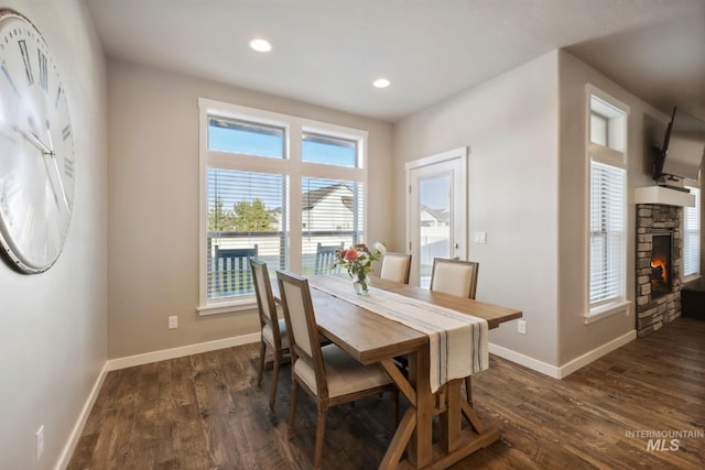 dining room with baseboards, recessed lighting, and dark wood-style flooring