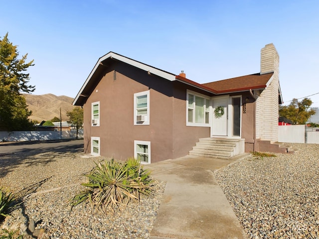 view of front of property featuring a mountain view