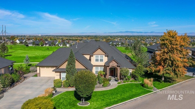 view of front of house featuring a mountain view