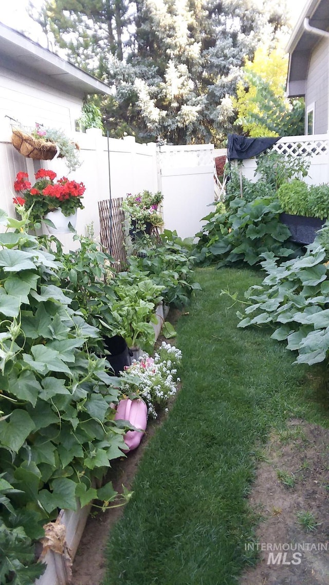 view of yard featuring fence