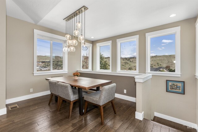 dining space with visible vents, baseboards, recessed lighting, and dark wood-style floors