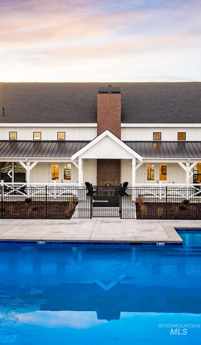 view of pool at dusk