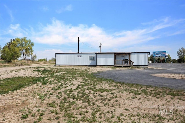 view of outbuilding