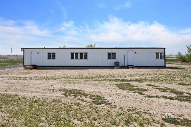 manufactured / mobile home with central air condition unit