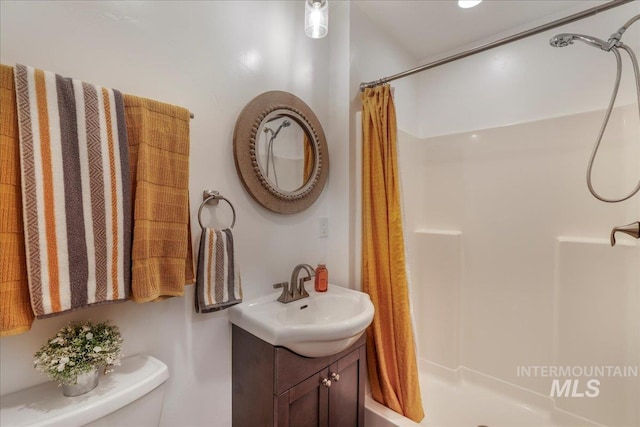 4076 N 3446 E, Kimberly, ID 83341 - bathroom featuring vanity and a shower with shower curtain