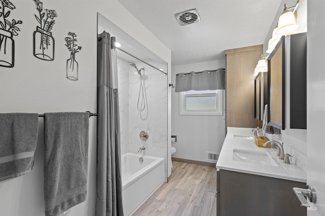 600 18th Ave, Lewiston, ID 83501 - full bath featuring double vanity, shower / bathtub combination with curtain, wood finished floors, and a textured ceiling