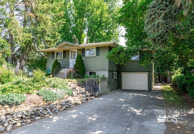 116 N Cleveland, Moscow, ID 83843 - single story home with a garage and driveway