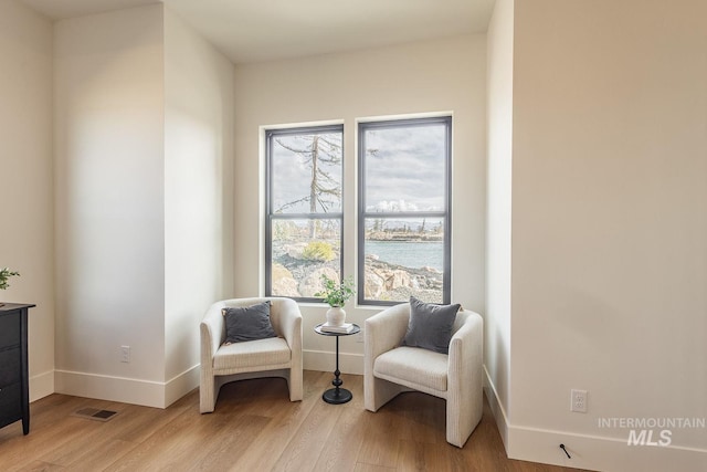 3426 N Hardwick Ave, Eagle, ID 83616 - living area featuring light wood-style floors