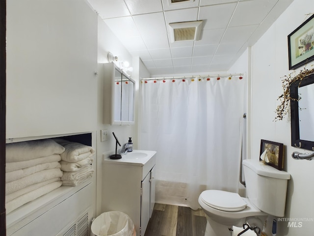 full bathroom featuring shower / bath combo with shower curtain, toilet, vanity, and hardwood / wood-style flooring