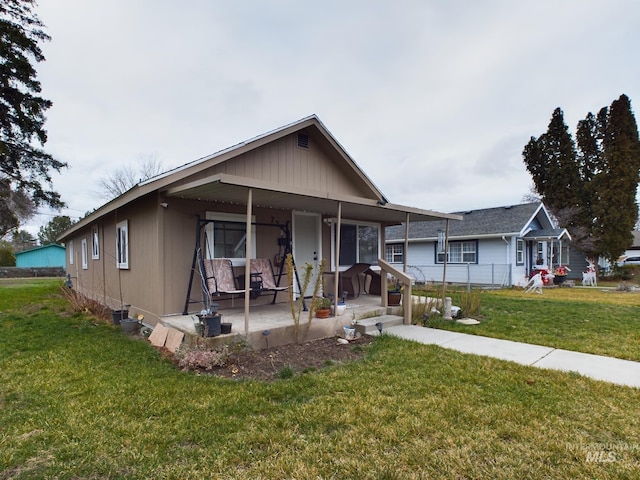 view of front of property featuring a front yard and covered porch