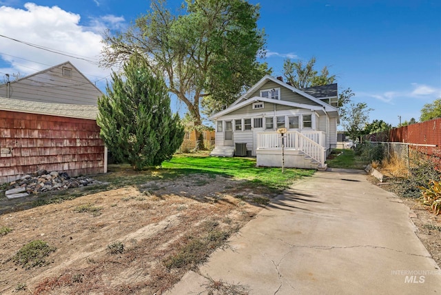 view of front of property featuring fence