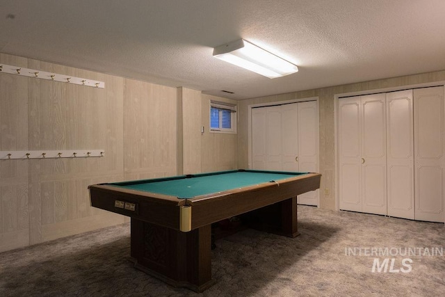 rec room with a textured ceiling, billiards, and carpet