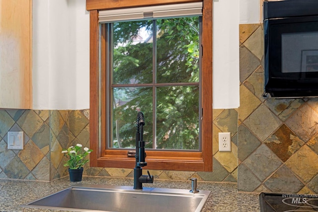 23 Golden Bar Ct, Donnelly, ID 83615 - kitchen featuring a sink and backsplash