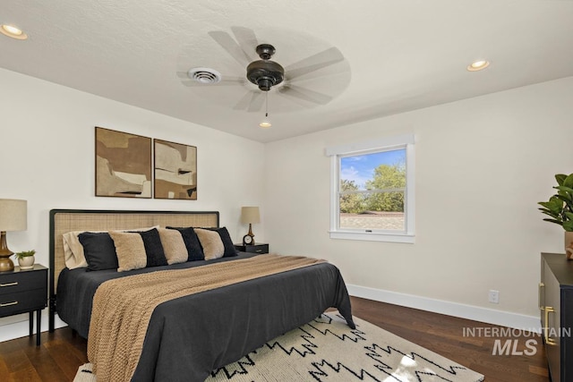 bedroom featuring recessed lighting, baseboards, visible vents, and wood finished floors