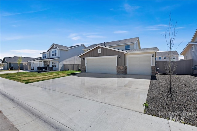 view of front of house featuring a front yard