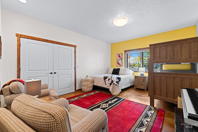 306 Otter Pond Ln, Mccall, ID 83638 - bedroom with a closet and a textured ceiling