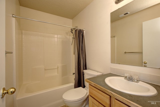 bathroom featuring vanity, toilet, visible vents, a textured ceiling, and shower / tub combo with curtain