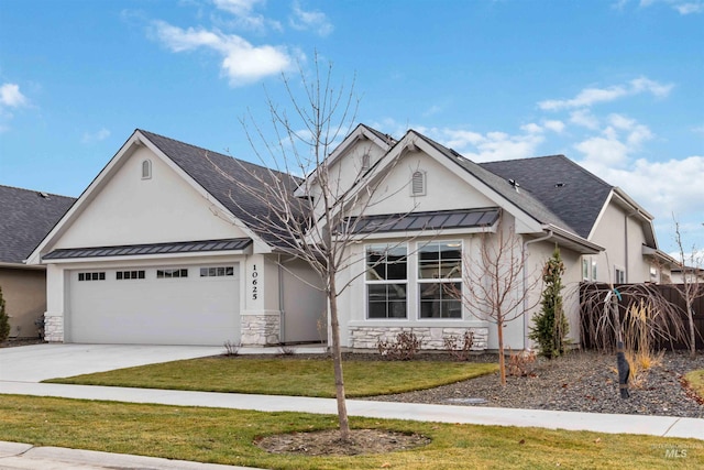 view of front of home featuring a front yard and a garage