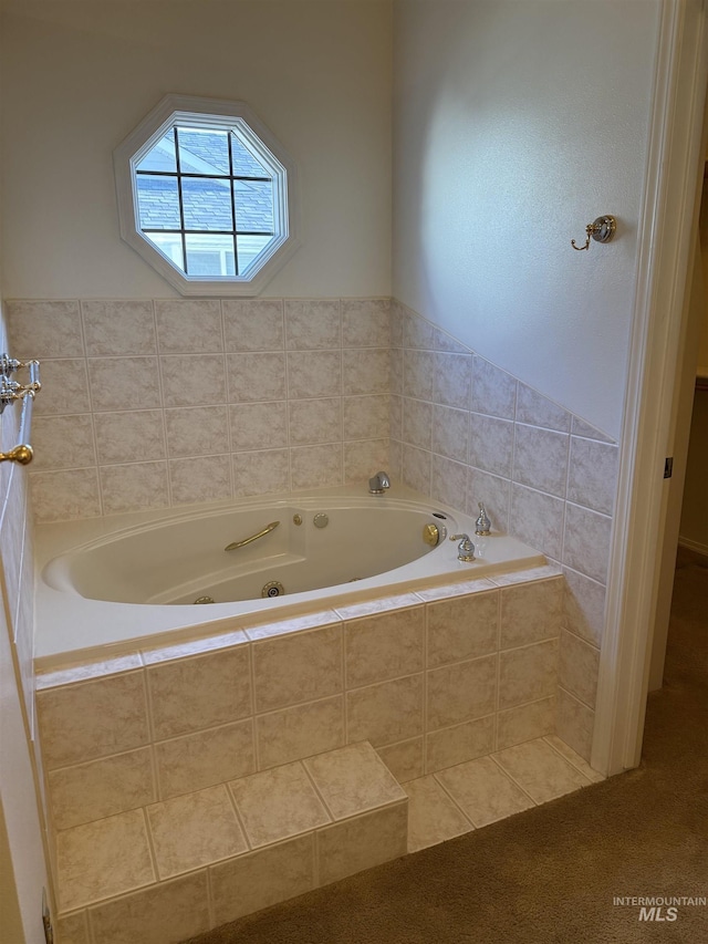 625 Trotter Dr, Twin Falls, ID 83301 - bathroom featuring a jetted tub